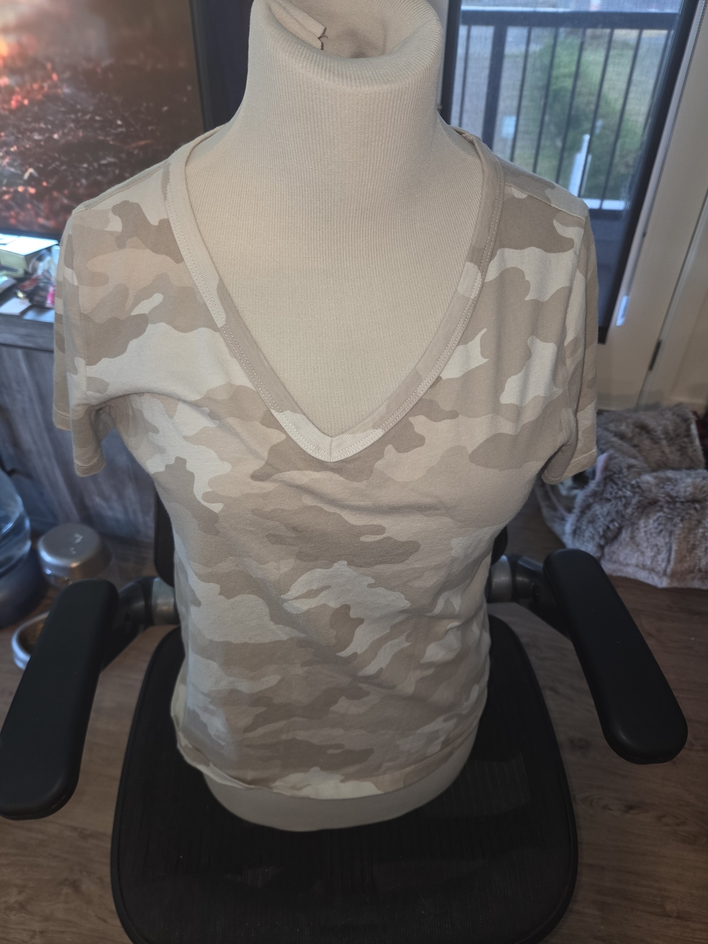Old Navy Beige Camo V-Neck Short Sleeve Tee - Neutral Multi